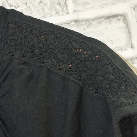 Denver Hayes Black Top with Lace Trim, size large - Picture 5 of 6